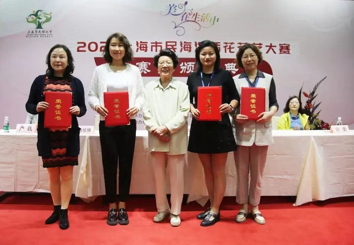 园林技术与艺术杏鑫教师喜获上海市民海派插花花艺大赛专业组决赛金奖1.jpg